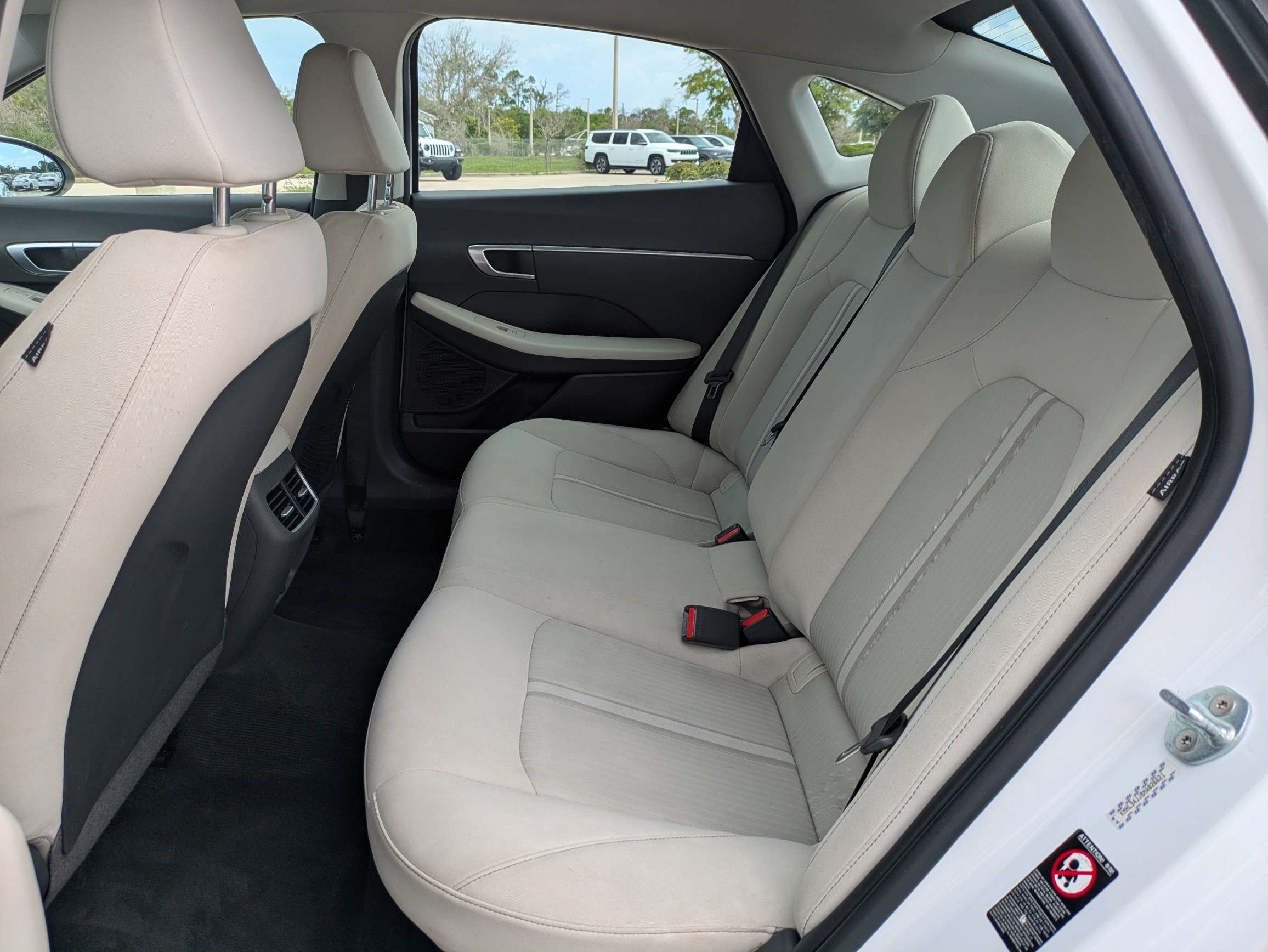 Used 2021 Hyper White Hyundai SEL image 14