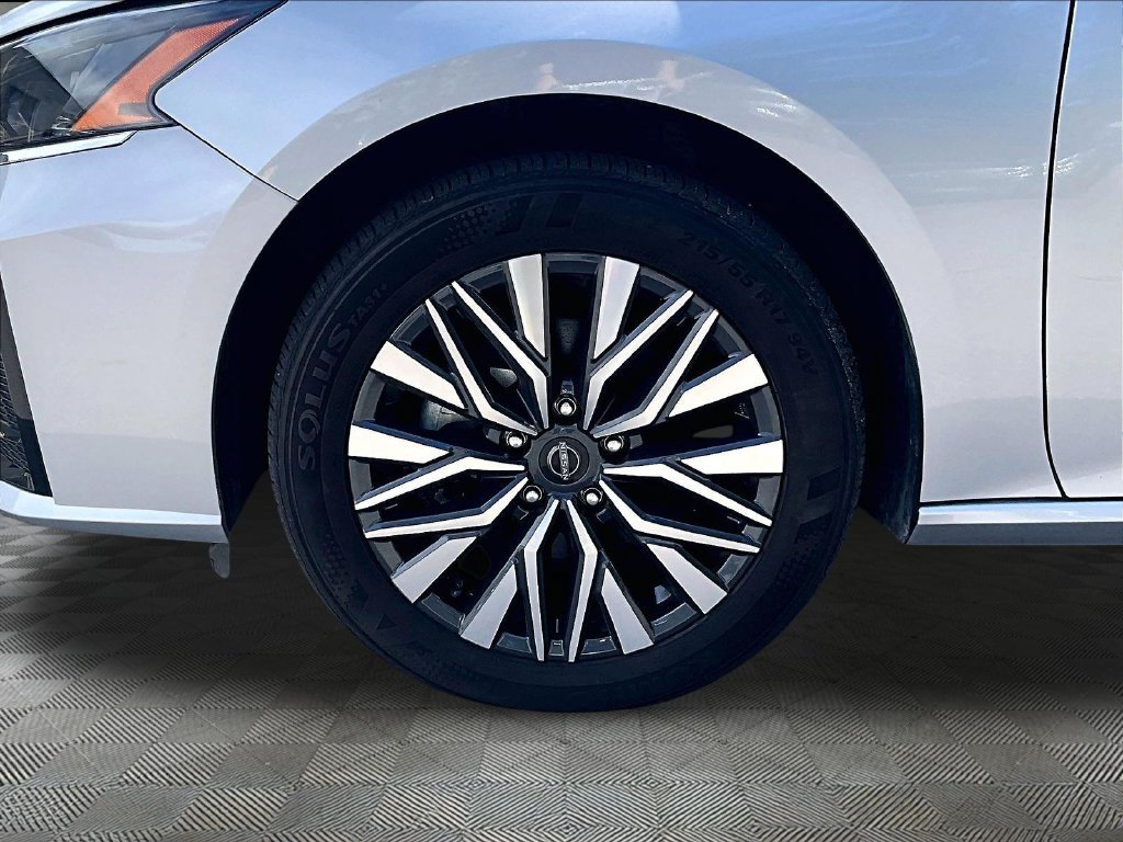 Used 2024 Brilliant Silver Metallic Nissan 2.5 SV image 7