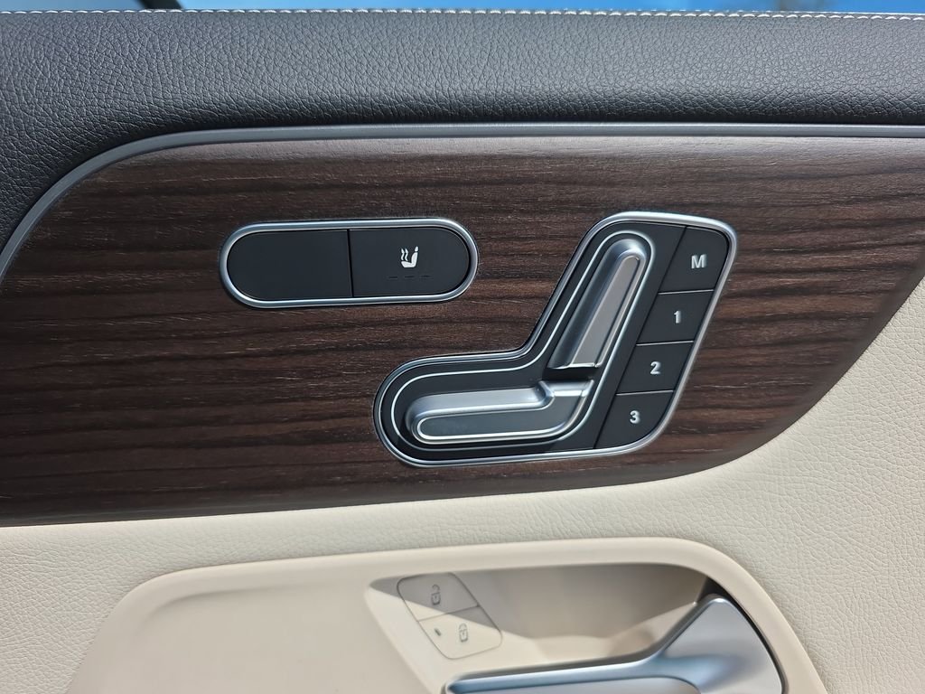 New 2026 Polar White Mercedes-Benz GLA 250 image 17