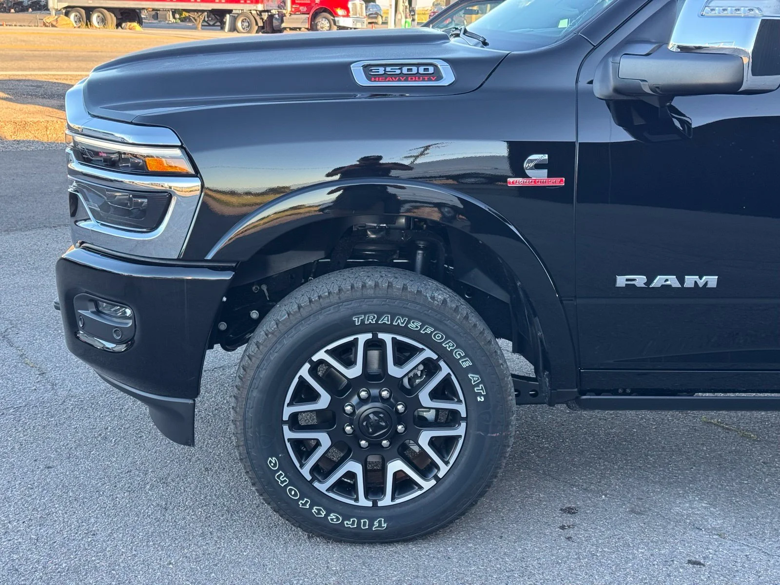New 2027 Diamond Black Crystal Pearl-Coat Exterior Paint RAM Limited image 13