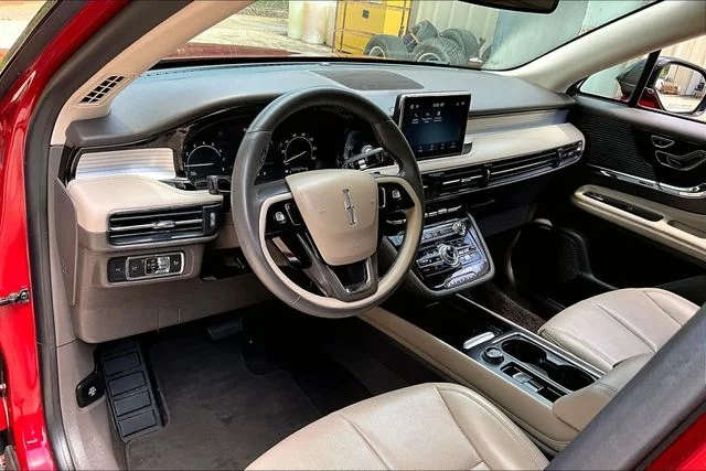Used 2022 Red Lincoln Standard image 14