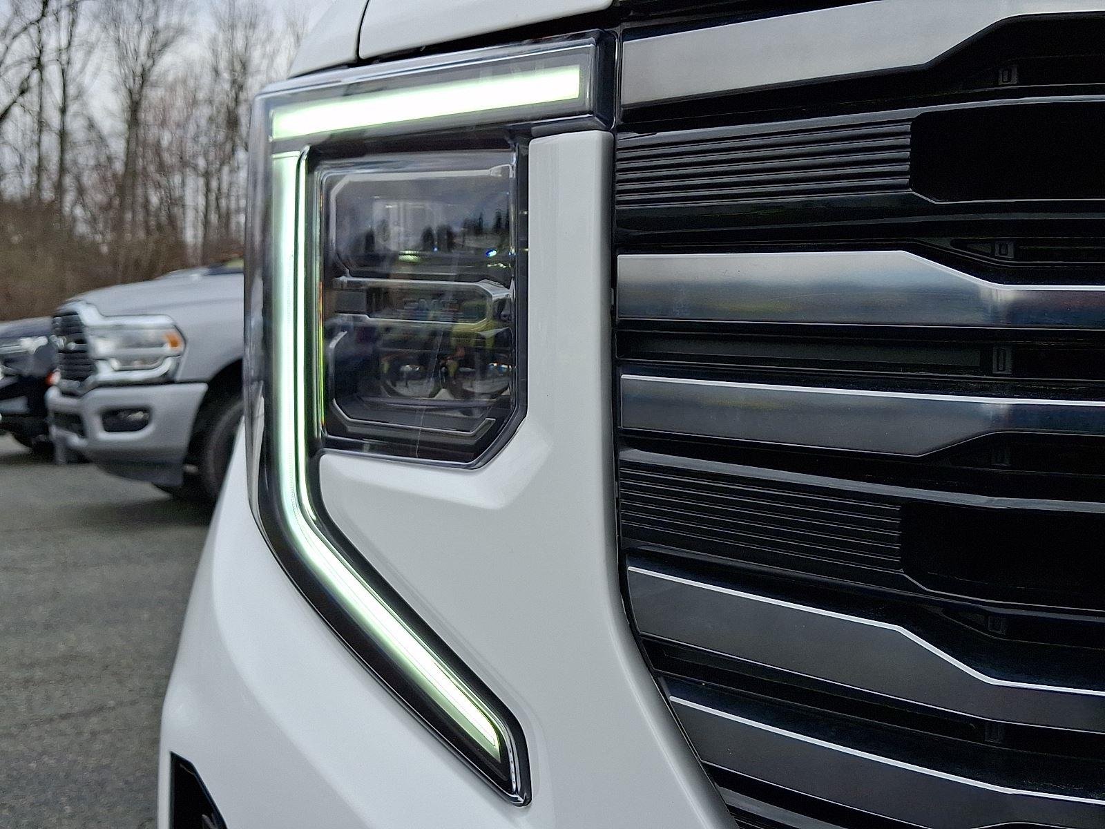 Used 2025 Summit White GMC AT4 image 10