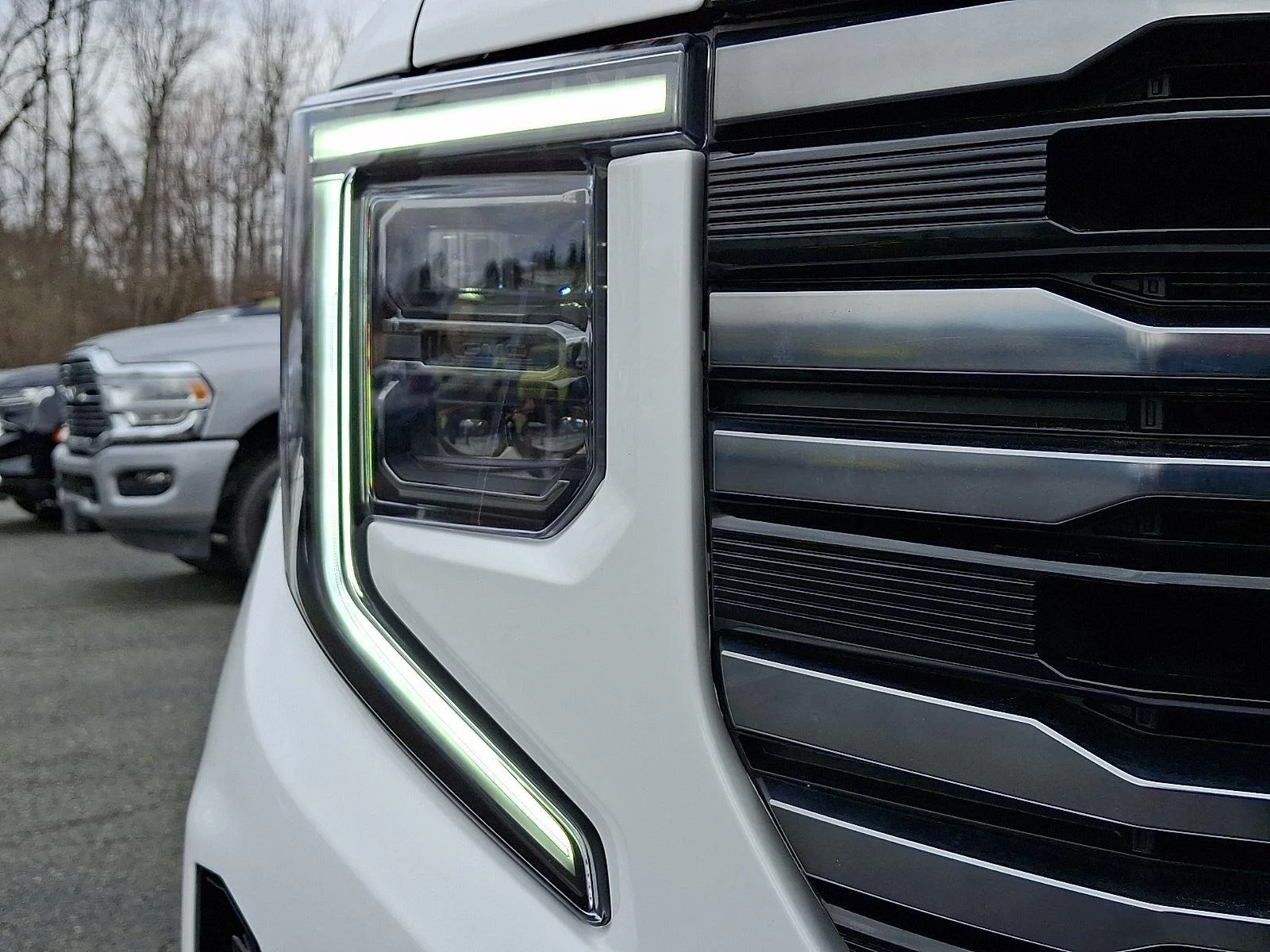 Used 2025 Summit White GMC AT4 image 10