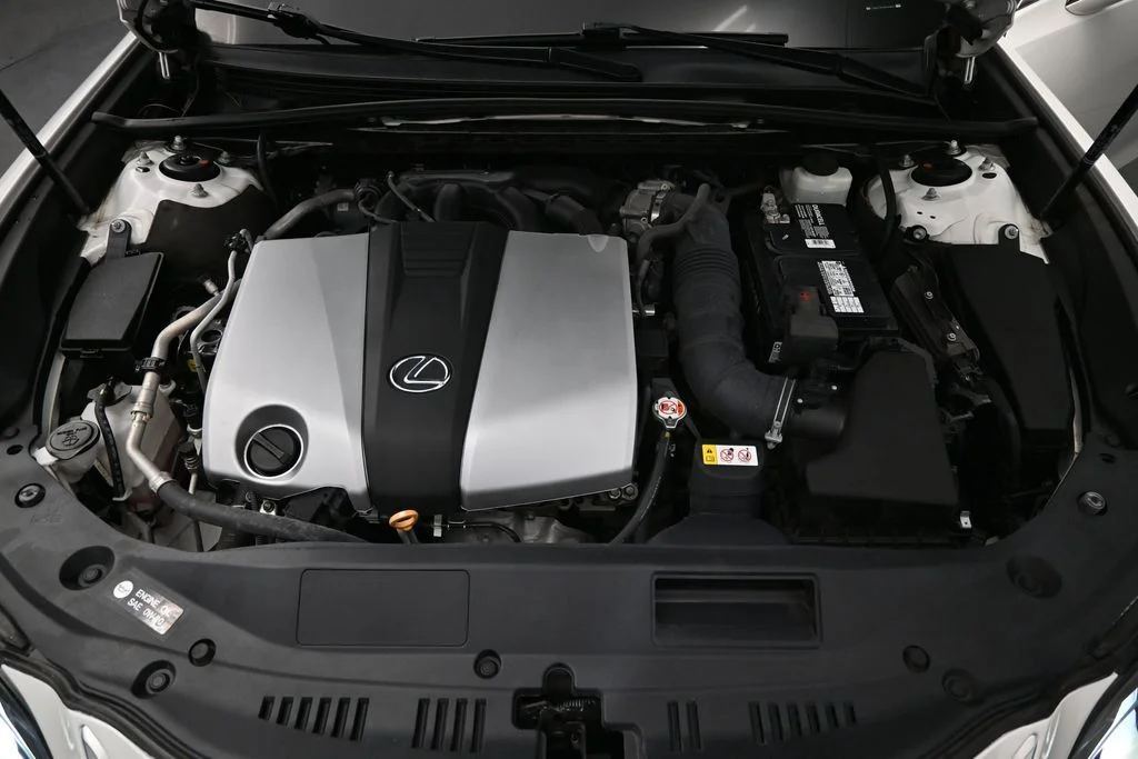 Used 2021 White Lexus 350 image 28