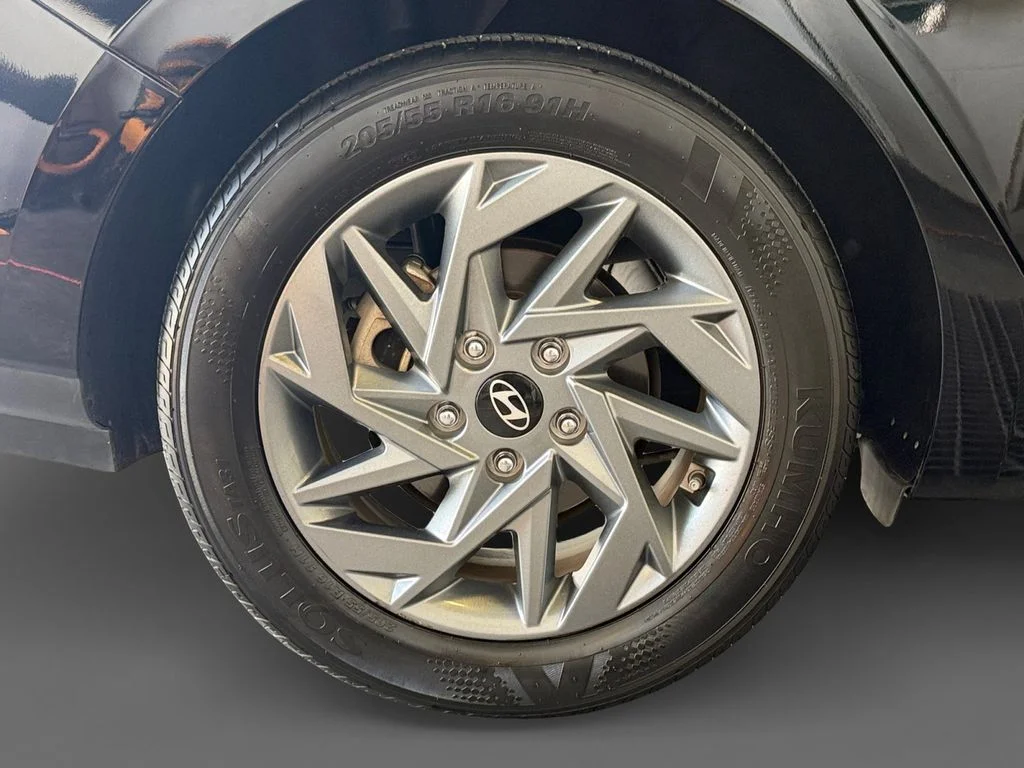 Used 2024 Black Hyundai SEL image 9