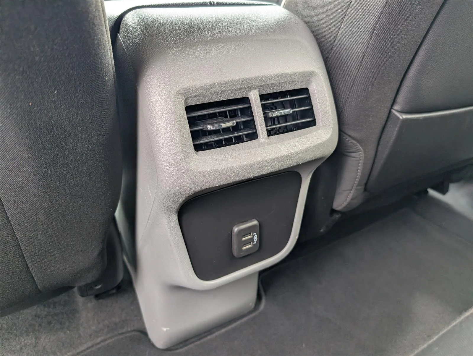 Used 2024 Summit White GMC SLE image 30