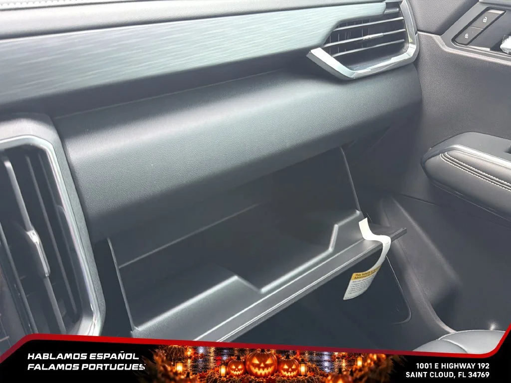 New 2026 Glacier White Tricoat GMC Elevation image 32