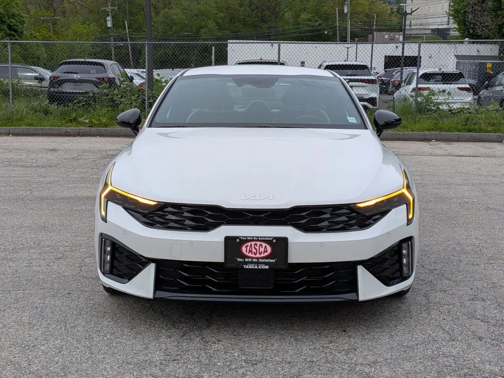 Used 2025 White Kia GT-Line image 10