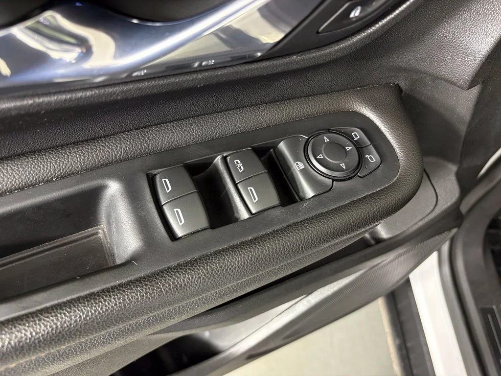 Used 2021 White GMC SLE image 14