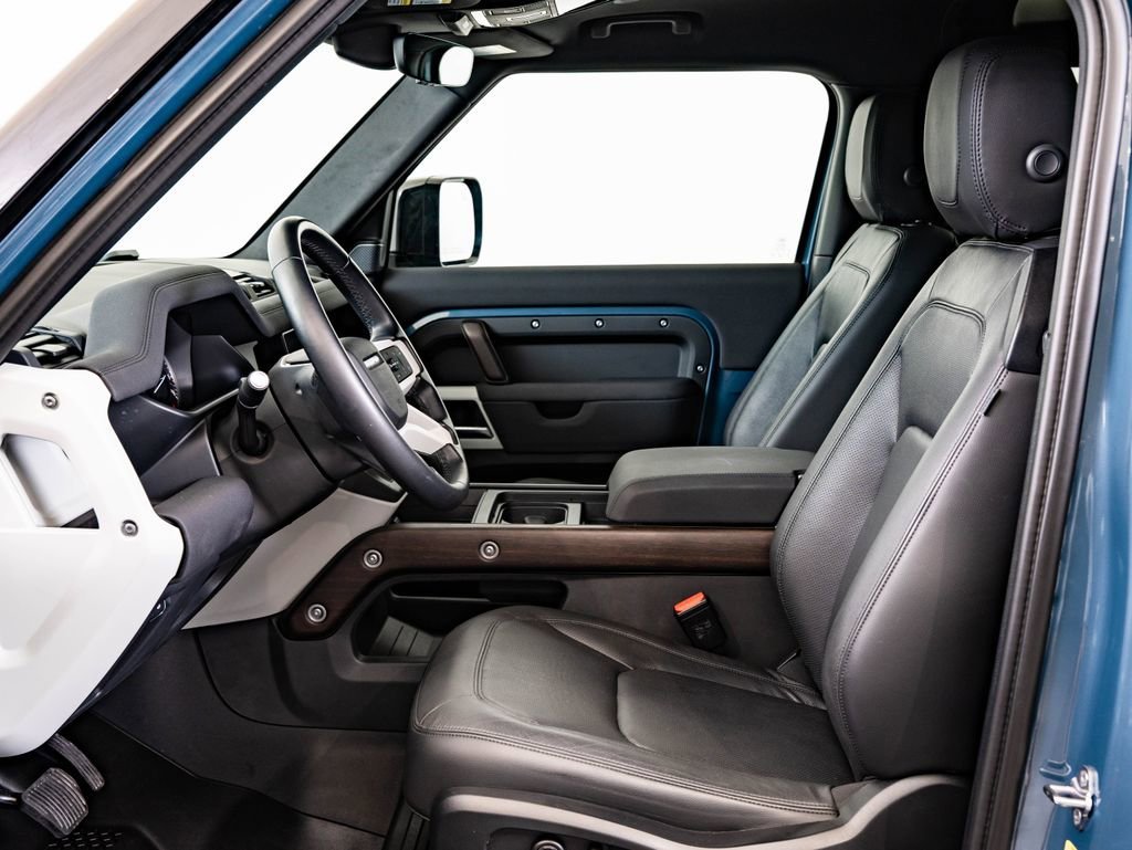 Used 2023 Tasman Blue Metallic Land Rover S image 23