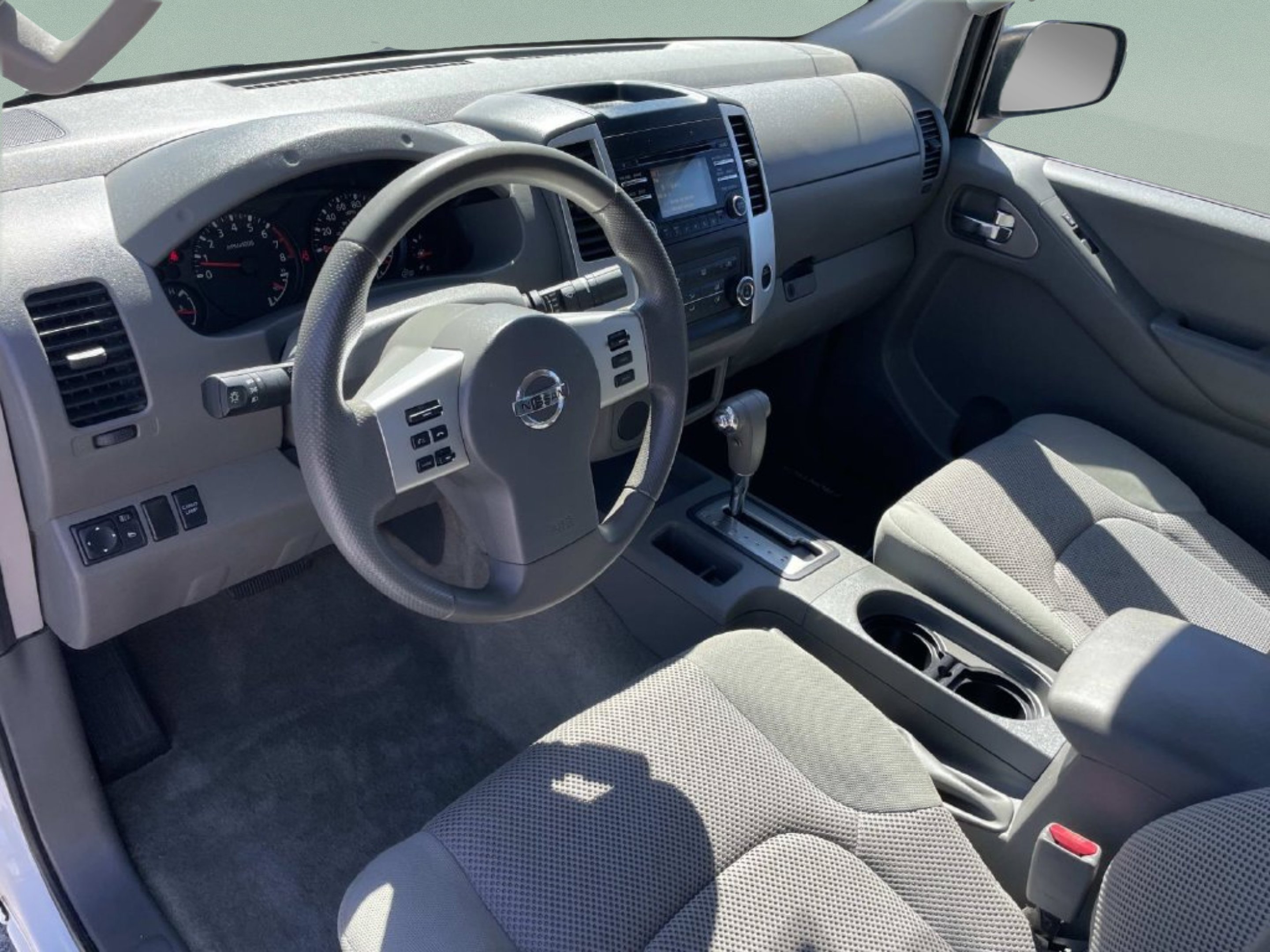 Used 2013 White Nissan SV image 18