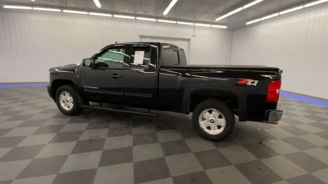Used 2011 Black Chevrolet LT image 6