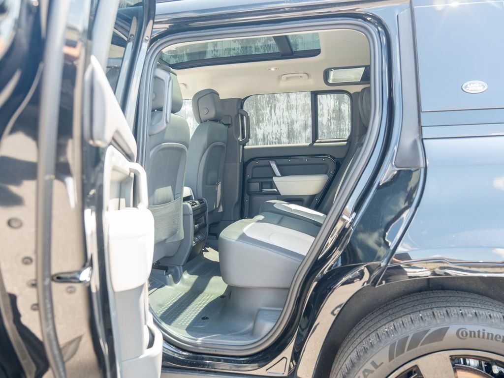 Certified Used 2024 Black Land Rover X-Dynamic SE image 34