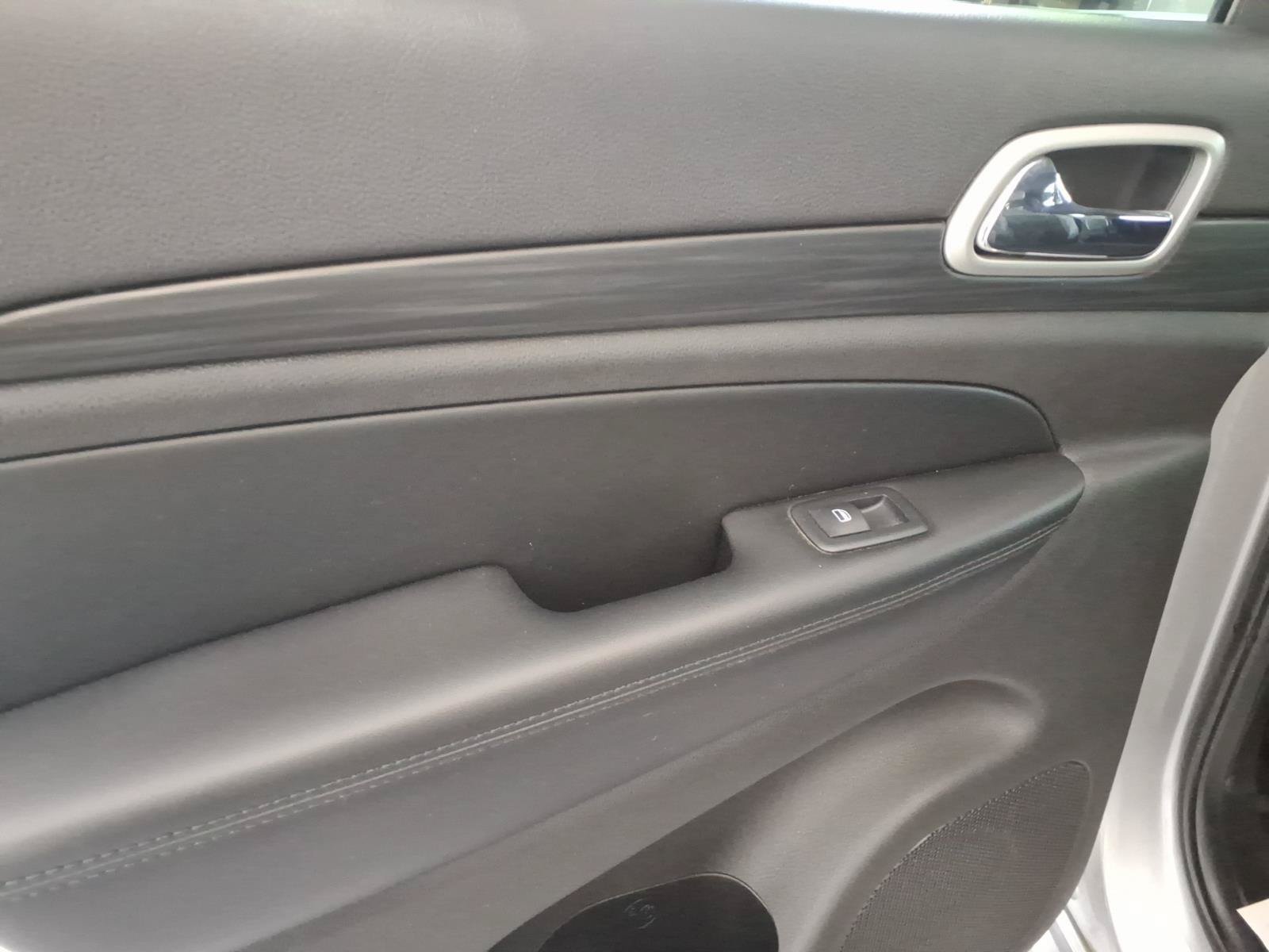 2019 Jeep Grand Cherokee Altitude - Photo 14