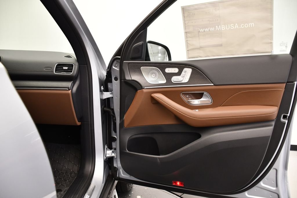 2025 Mercedes-Benz GLS Base - Photo 45