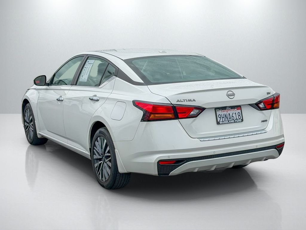 Used 2023 White Nissan 2.5 SV image 7