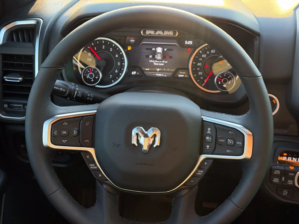 Used 2025 White Ram Big Horn/Lone Star image 9