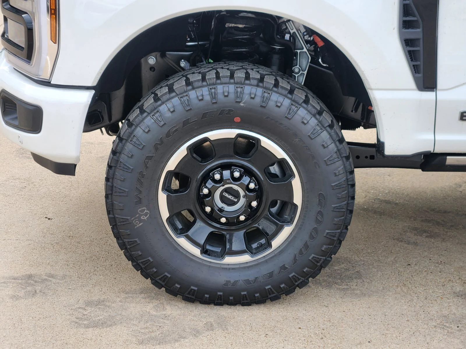 New 2026 Star White Metallic Tri-Coat Ford F-250® Lariat® image 7