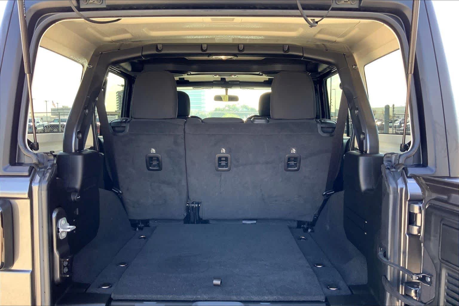Used 2022 Granite Crystal Metallic Clearcoat Jeep Unlimited Sport S image 34