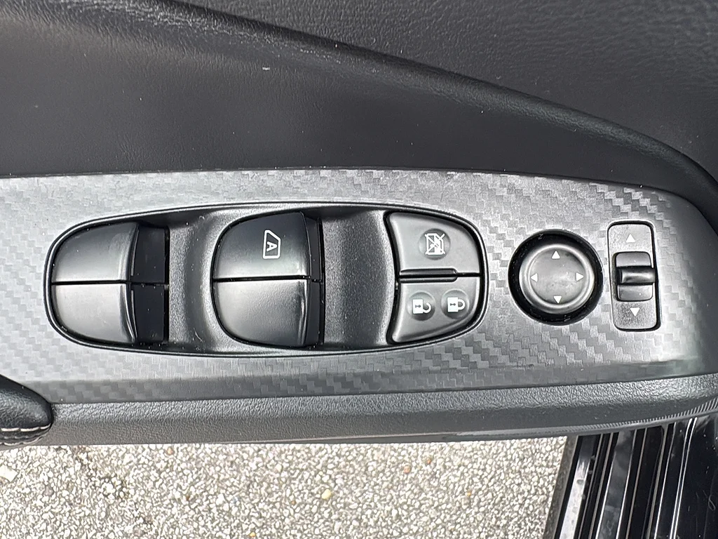 Used 2025 Super Black Nissan  image 30