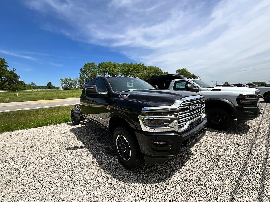 New 2026 Diamond Black Crystal Pearlcoat RAM Tradesman image 3