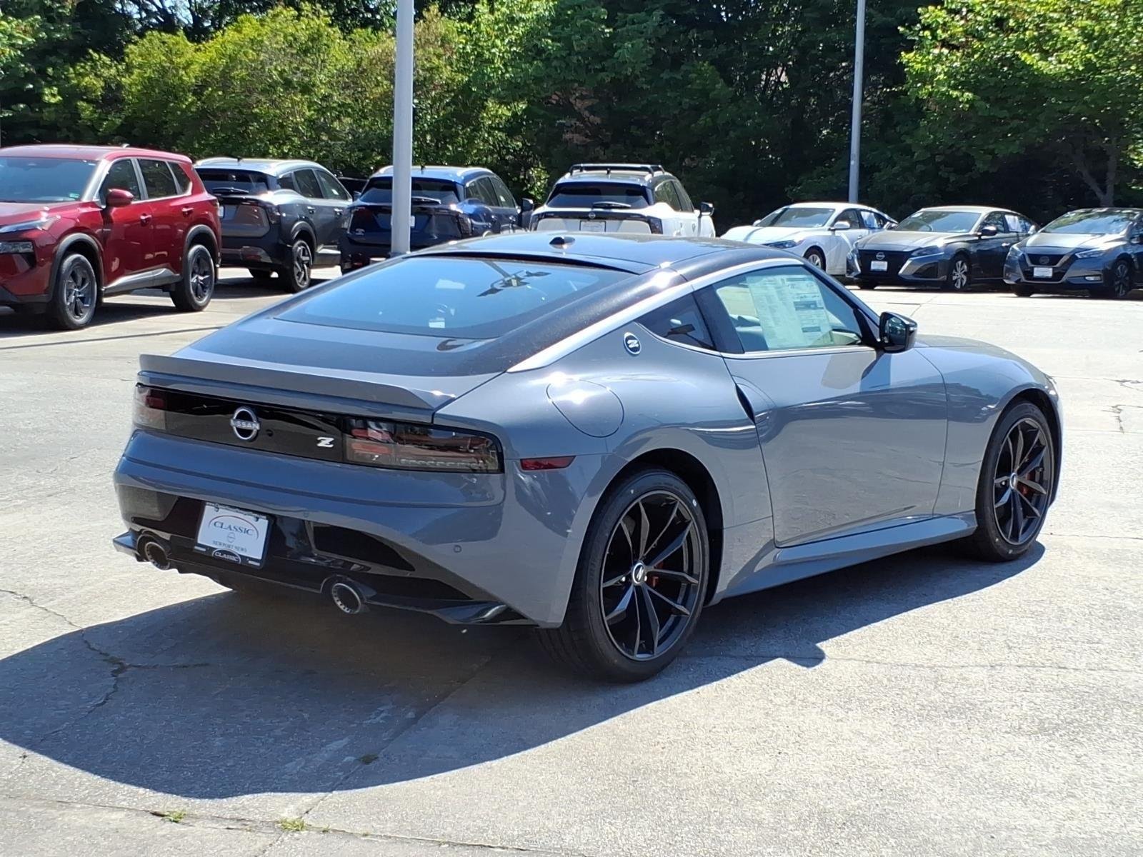 New 2026 Boulder Gray Pearl / Super Black Two-tone Nissan Performance image 8