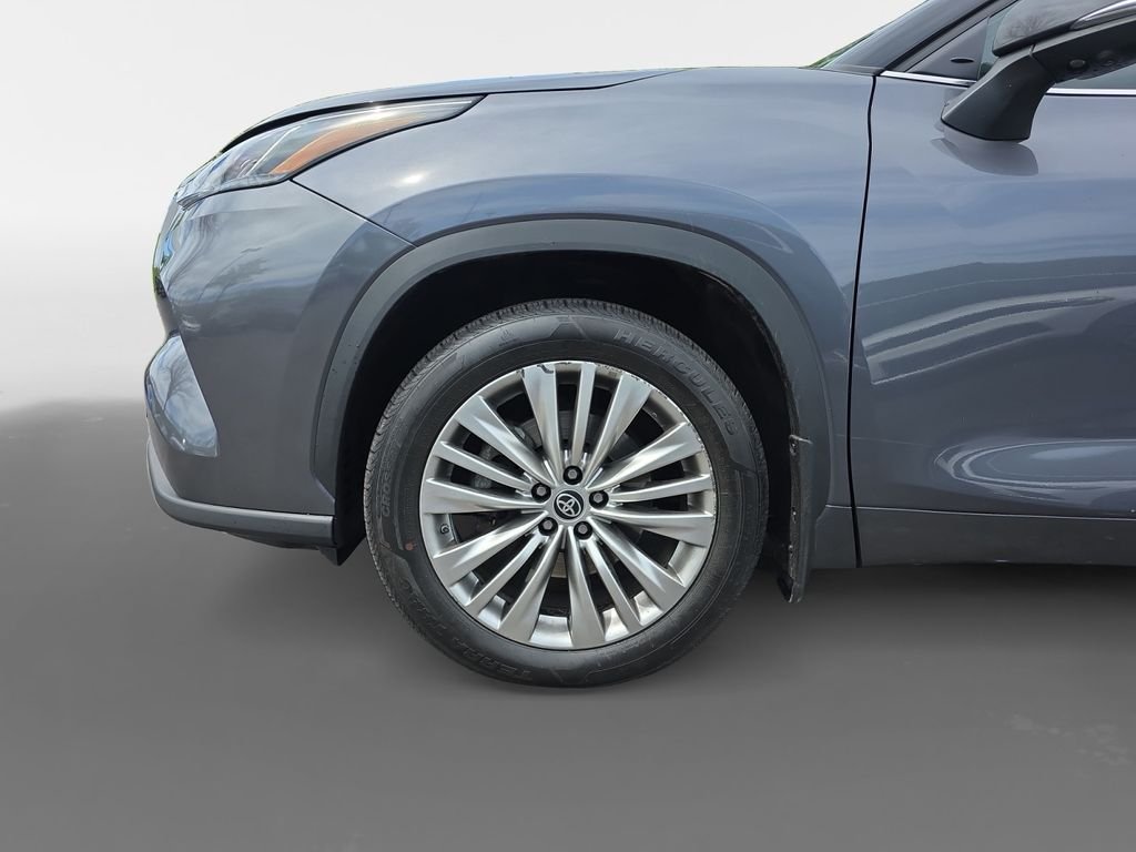 Used 2023 Magnetic Gray Metallic Toyota Platinum image 14