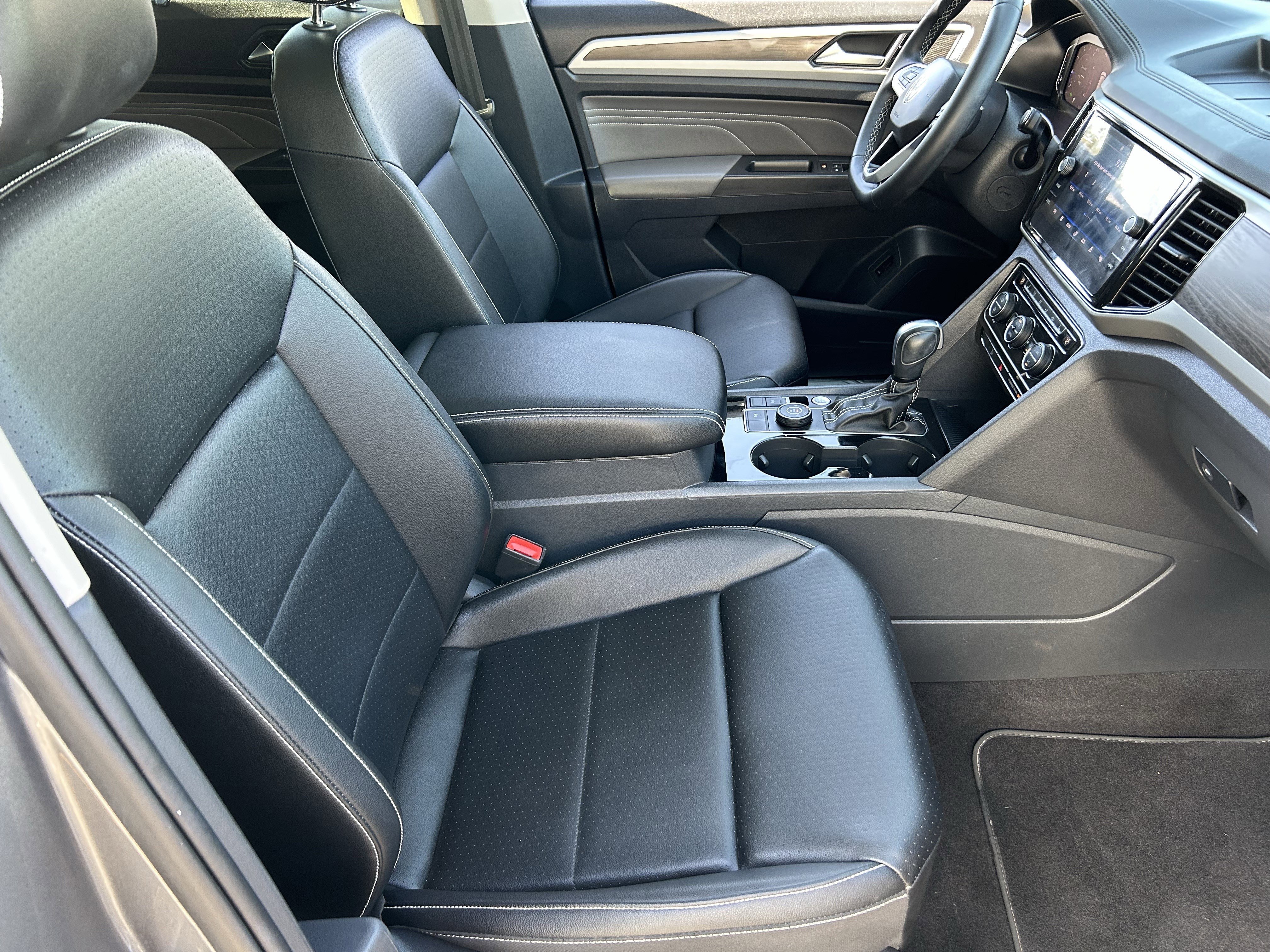 Used 2023 Platinum Gray Metallic Volkswagen 2.0T SE w/Technology image 9