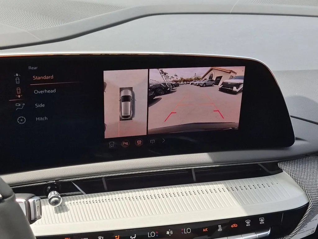 2027 Cadillac OPTIQ Luxury - Photo 14