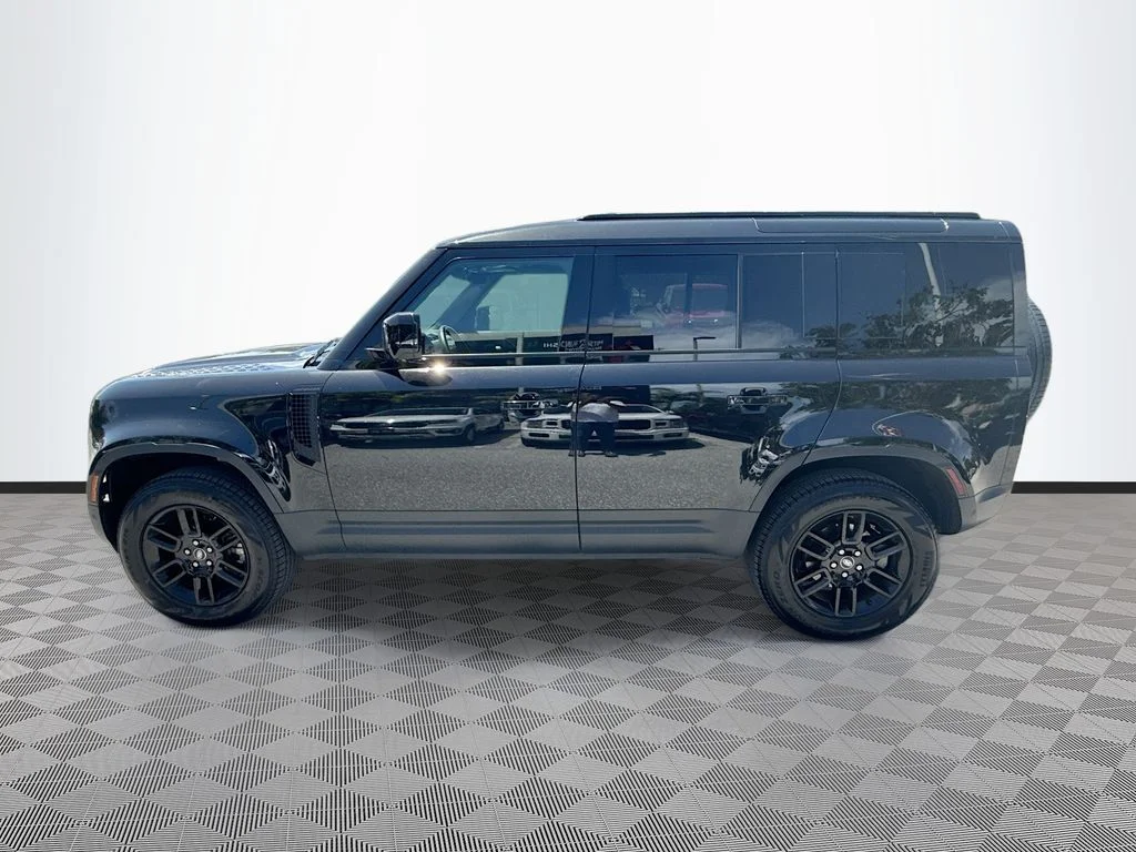 Used 2025  Land Rover S image 5