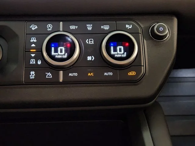 2025 Land Rover Defender X-Dynamic SE - Photo 19