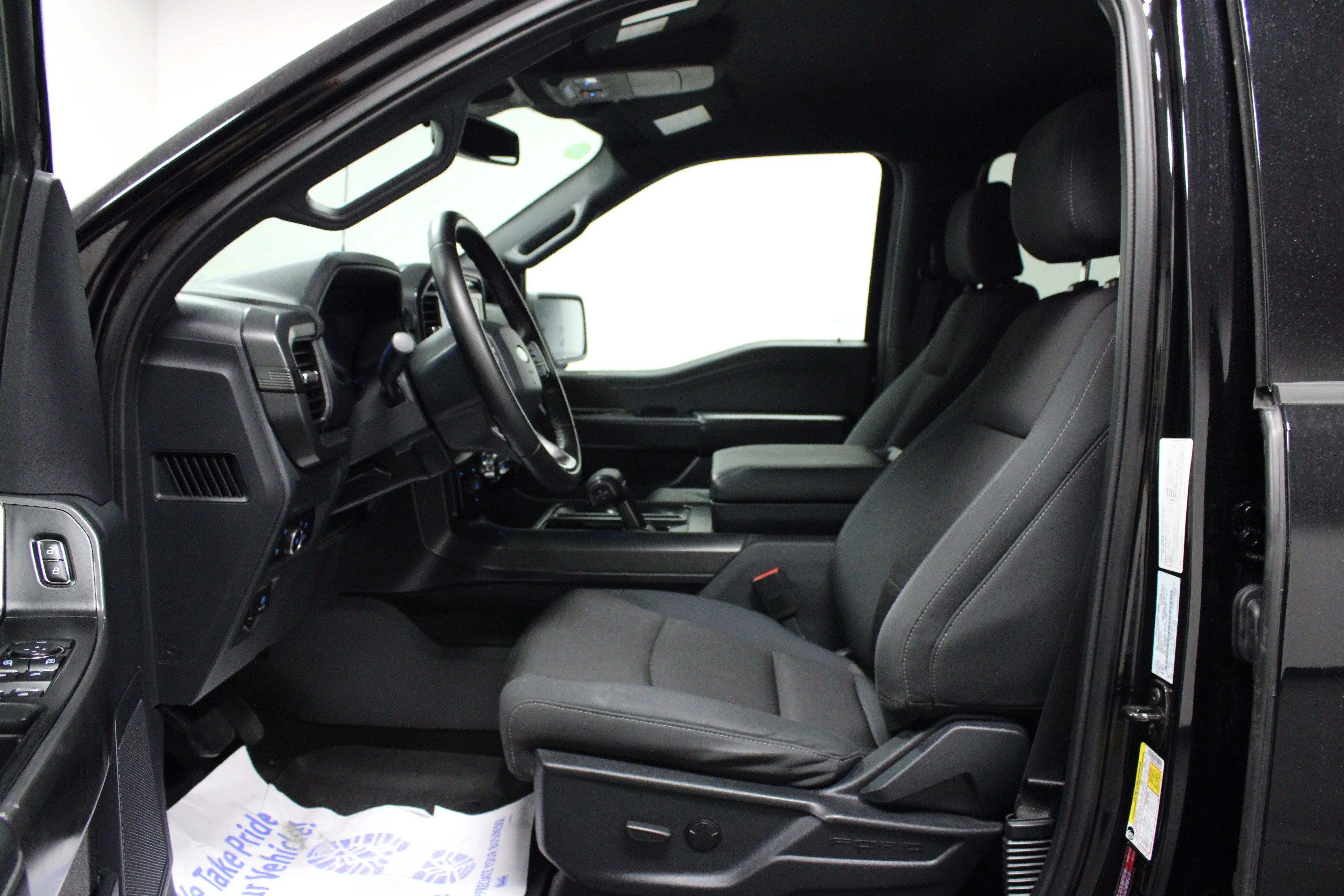 Used 2024 Agate Black Metallic Ford XLT image 12