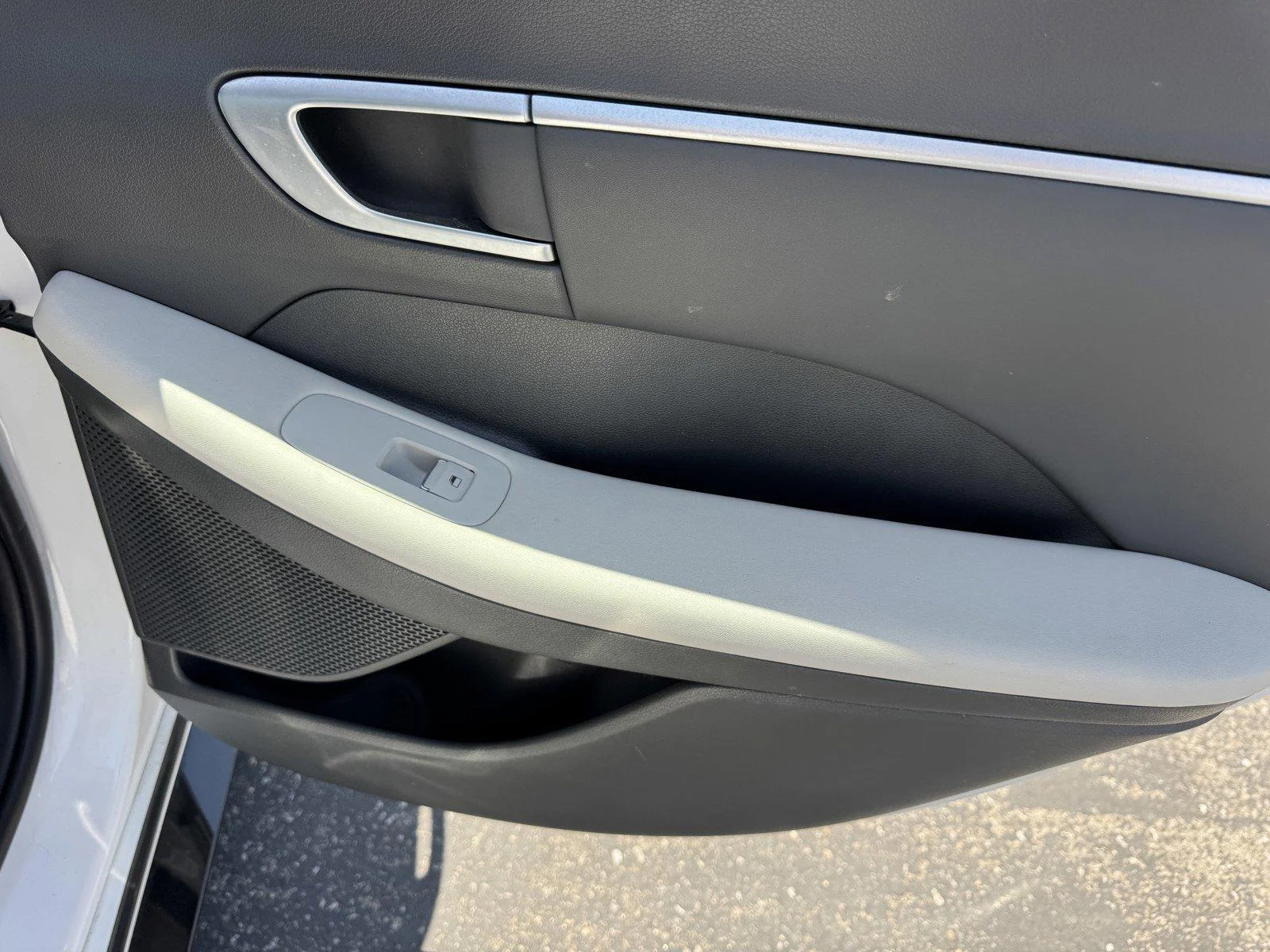 Used 2024 Serenity White Hyundai SEL image 11