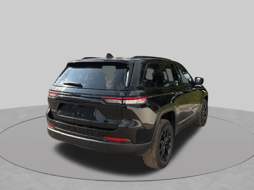 Used 2024 Black Jeep Altitude image 32