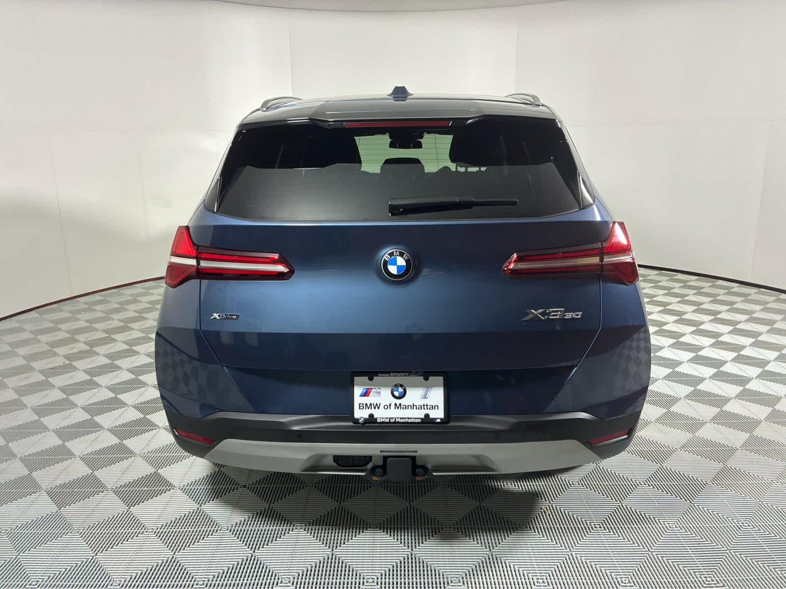New 2026 Tanzanite Blue II Metallic BMW 30 xDrive image 3