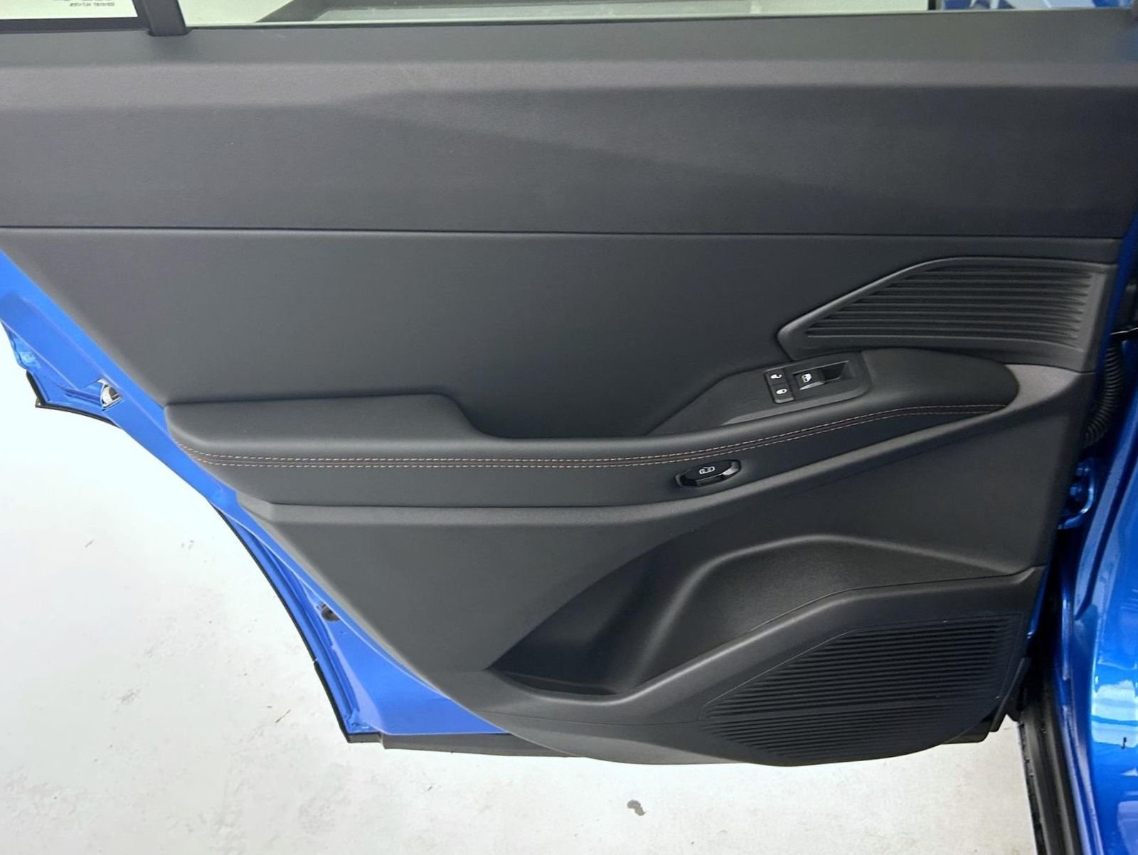 New 2026 Hydro Blue Pearl-Coat Exterior Paint Jeep Limited image 20