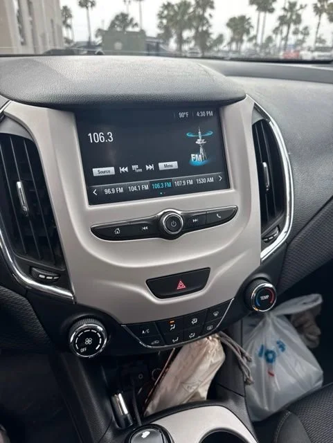 2018 Chevrolet Cruze LS Auto's photo