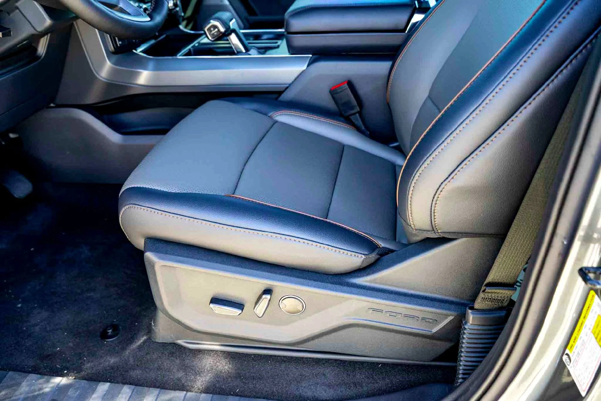 2025 Ford F-150 Lariat - Photo 11