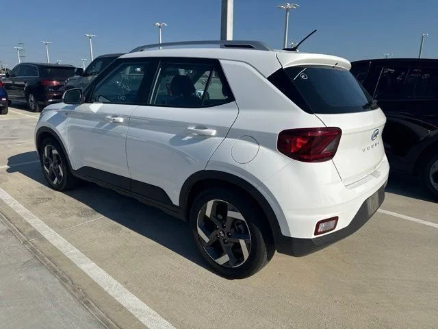 Used 2025 White Hyundai SEL image 3