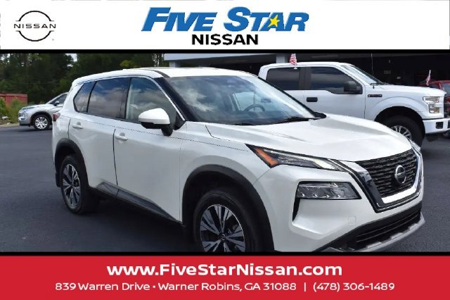 Used 2021 White Nissan SV image 2