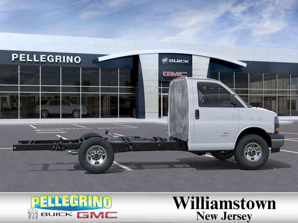 New 2025 Summit White GMC 1WT image 5