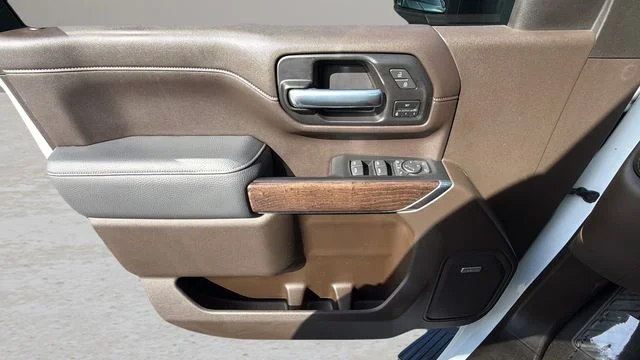 Used 2022 White GMC Denali image 18