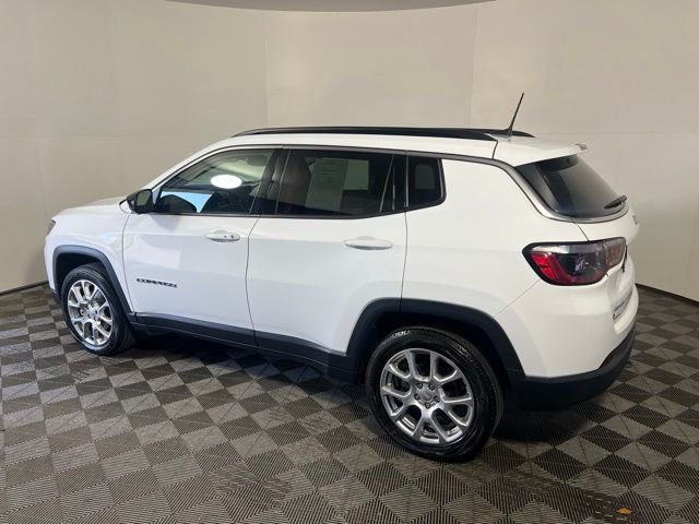 Certified Used 2022 White Jeep Latitude Lux image 6
