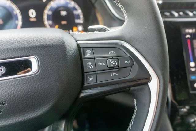Used 2025 White Jeep Altitude X image 25
