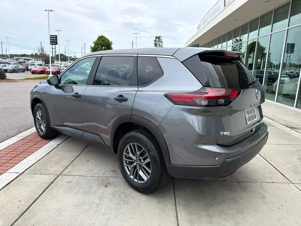Used 2024 Gray Nissan S image 4