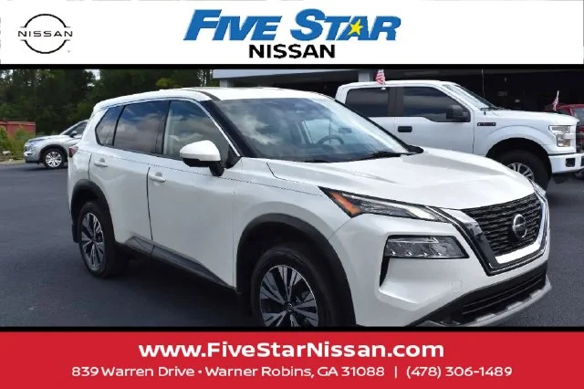 Used 2021 White Nissan SV image 2