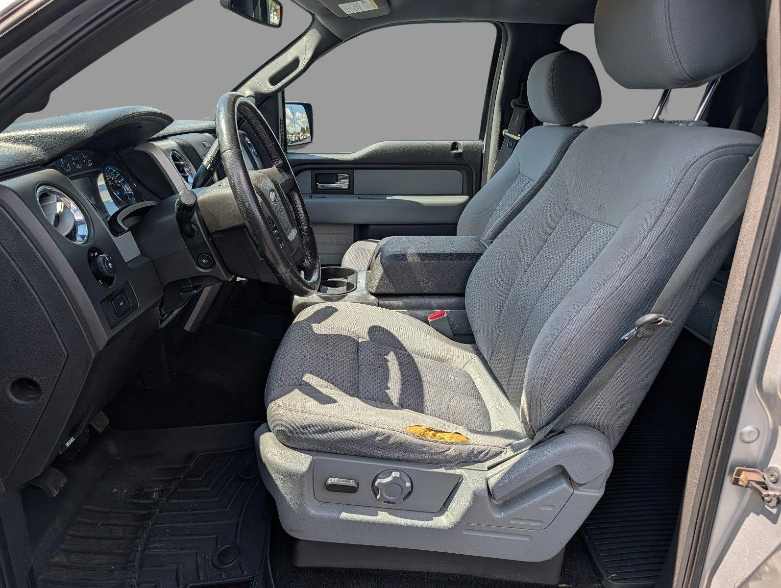 Used 2013 Ingot Silver Metallic Ford XLT image 11