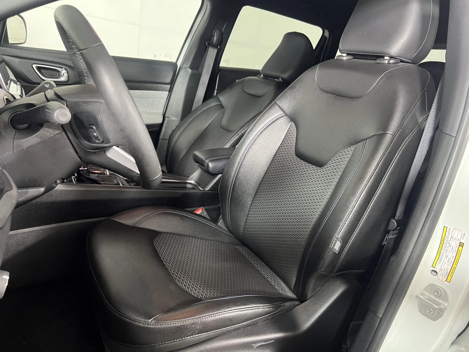 Used 2024 Bright White Clearcoat Jeep Latitude image 15