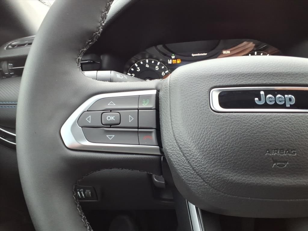 New 2026 Hydro Blue Pearl-Coat Exterior Paint Jeep Latitude image 18