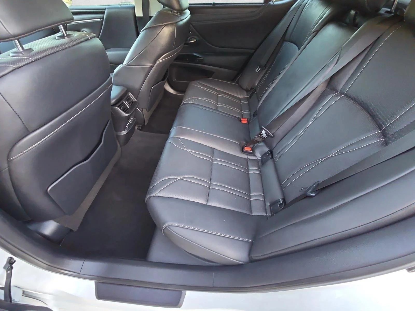 Certified Used 2024 Eminent White Pearl Lexus ES 300h Ultra Luxury image 20